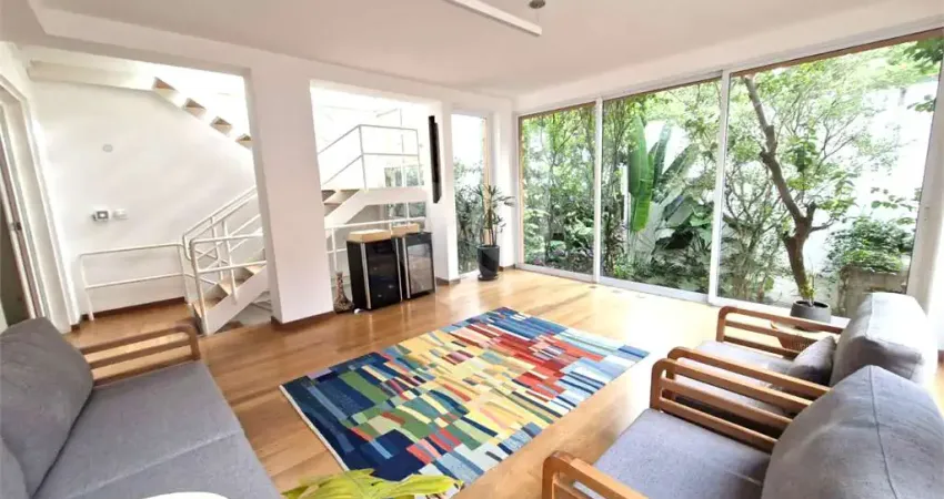 Sobrado à venda com 4 quartos, sendo 4 suítes, em Chácara Flora, São Paulo, SP