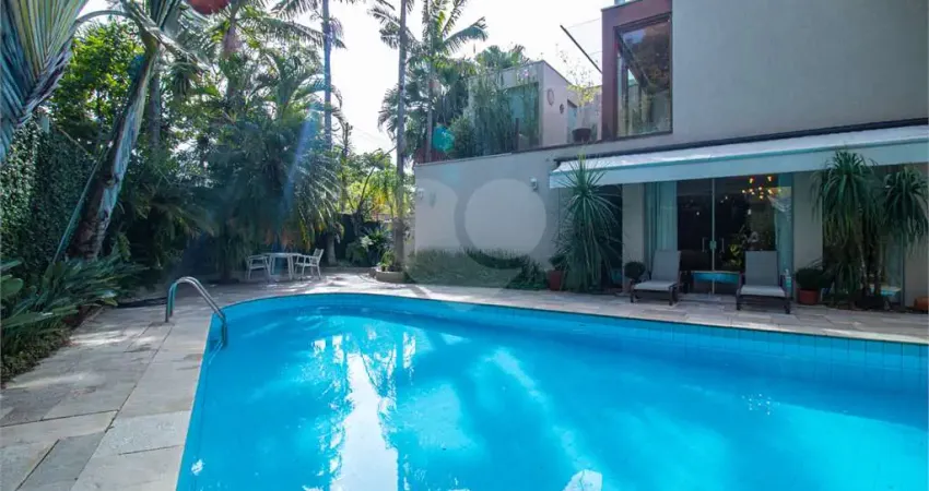 Sobrado com 4 quartos à venda em Jardim Marajoara - SP