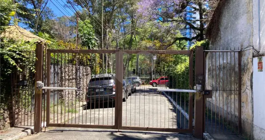 Casa com 4 quartos para alugar no Brooklin, São Paulo 