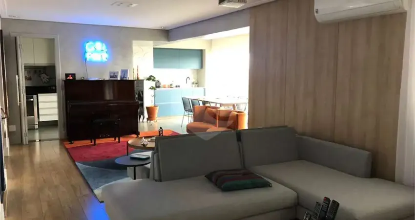 Apartamento à venda com 3 quartos, sendo 1 suíte, no condomínio Vista Golf, São Paulo - SP