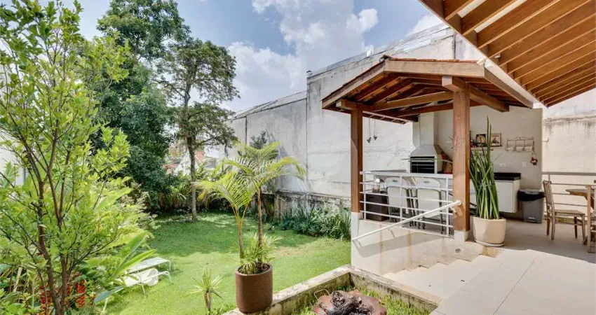 Sobrado à venda com 5 quartos, sendo 3 suítes, em Alto da Boa Vista, São Paulo, SP