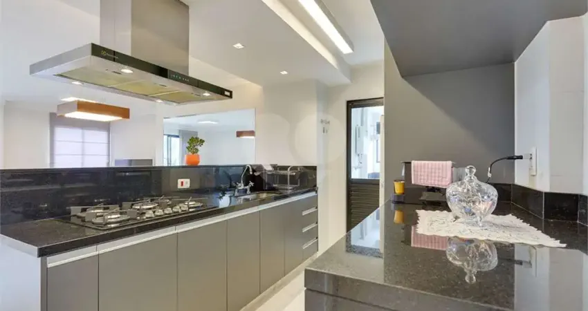 Apartamento à venda com 3 quartos, sendo 1 suíte, no condomínio Chácara Alto Boa Vista, São Paulo - SP