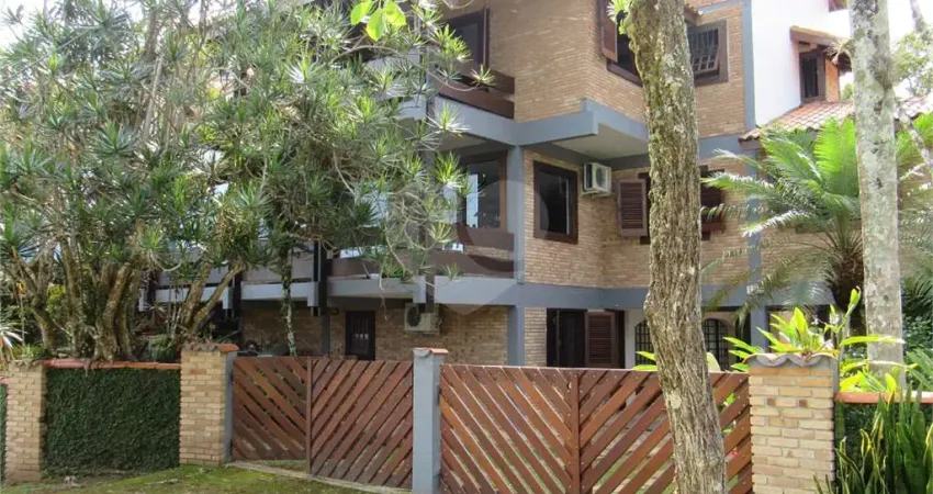 Casa à venda com 4 quartos, sendo 2 suítes, em Massaguaçu, Caraguatatuba, SP