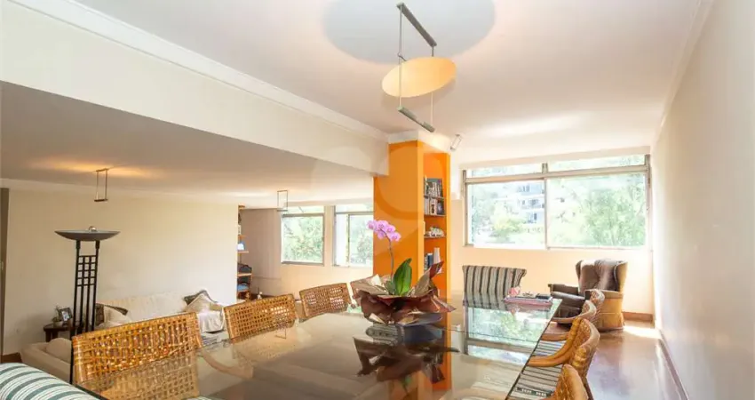 Apartamento à venda com 3 quartos, sendo 2 suítes, no condomínio Villa Verde, São Paulo - SP