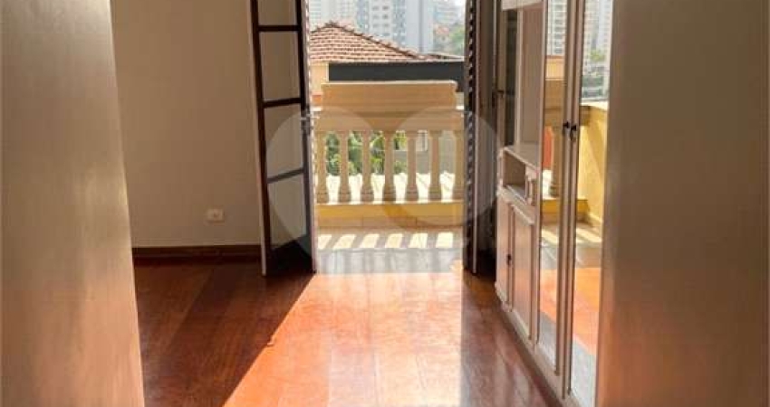 Casa com 3 quartos para alugar na Rua Francisco de Guerra, Cambuci, São Paulo