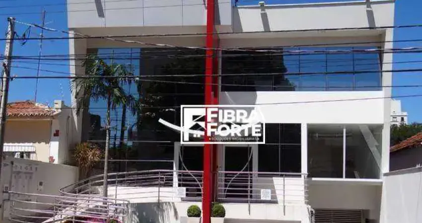 Prédio comercial com 15 salas e 15 vagas no Guanabara com elevador
