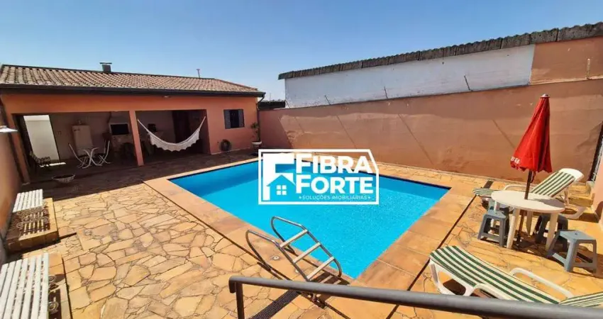 Casa para venda no bairro Jardim Proença com 3 dormitórios e piscina.