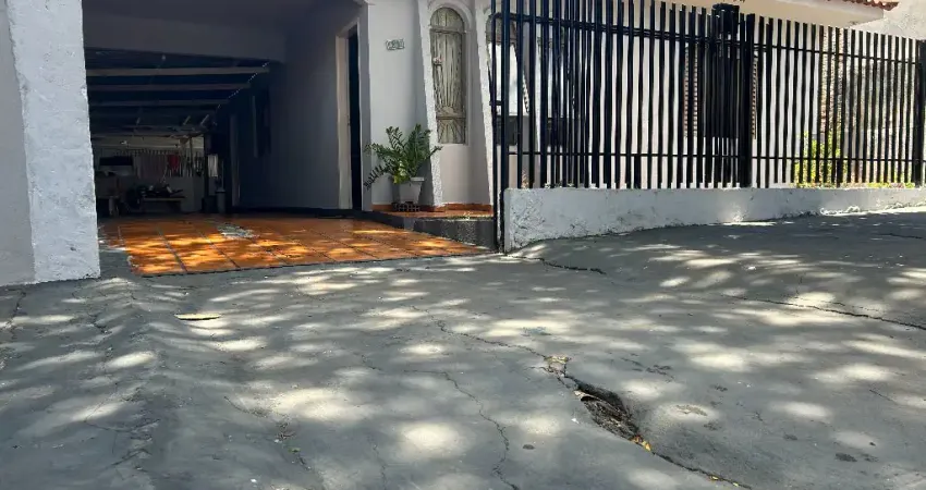 Casa e edícula à venda -  terreno inteiro com 360m² - localização privilegiada, atrás do Shopping Boulevard