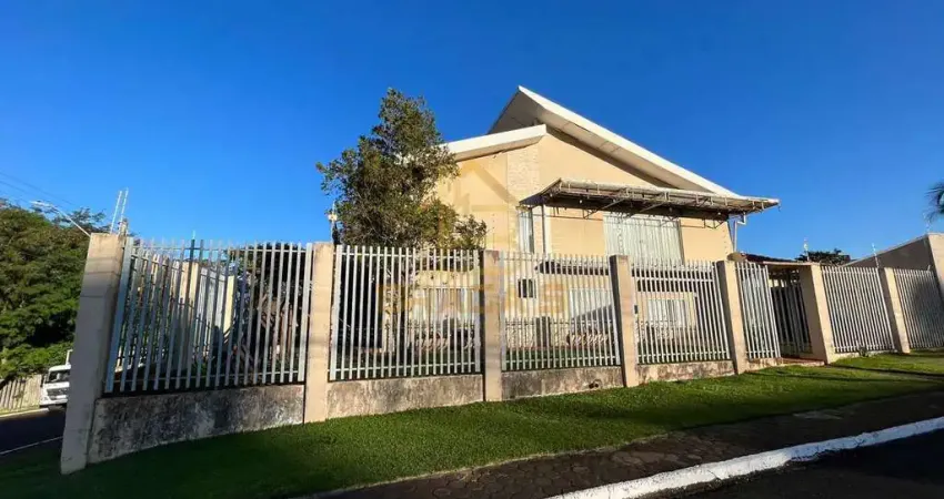 Sobrado com 3 dorms, Região do Lago, Cascavel - R$ 1.8 mi, Cod: 218