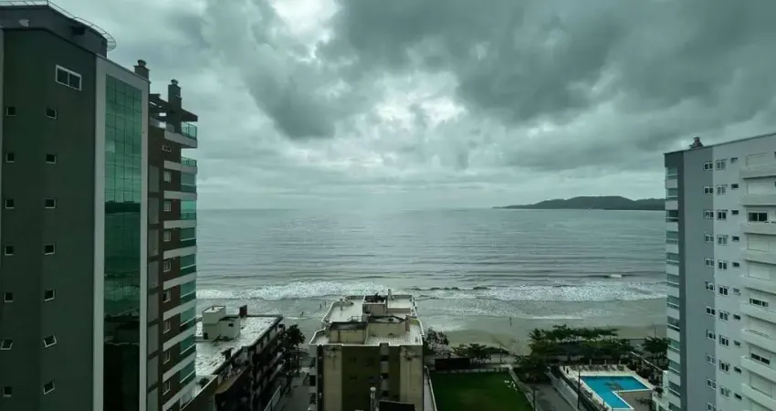 Vendo cobertura quadra mar em meia praia 4 suítes + 3 vagas de garagem pagamento facilitado direto com dono.