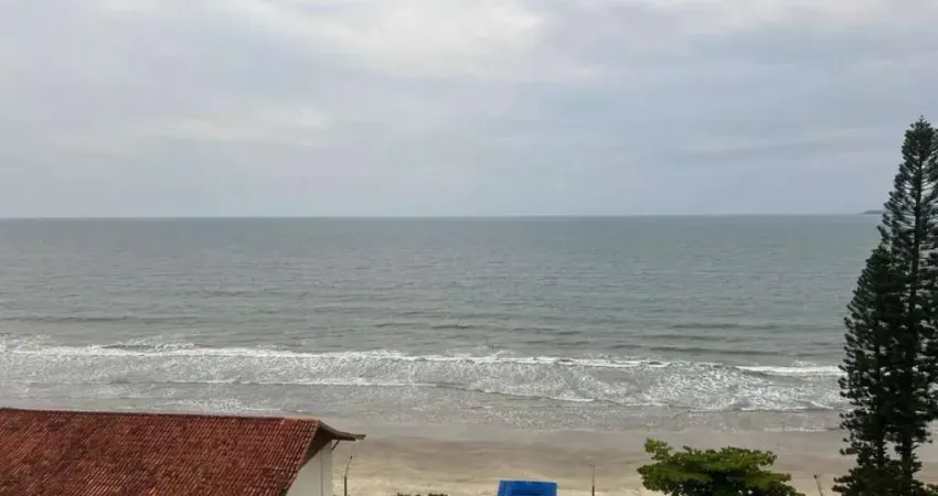 Apartamento à venda com 300m2 privativos com 4 suítes sendo 1 máster + 4 vagas de garagem quadra mar em meia praia