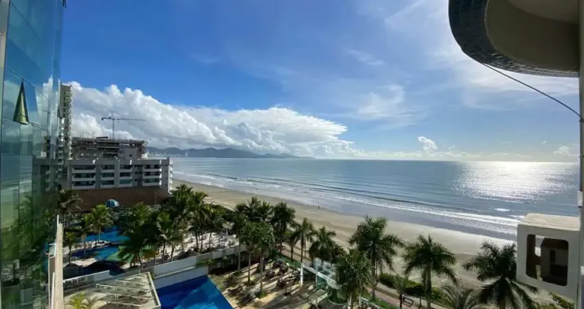 Quadra mar com 3 suítes + 2 vagas de garagem em meia praia valor abaixo de mercado próximo ao pier,roda gigante e os molhes.