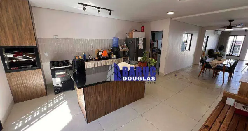 Vende-se linda casa reformada com 2 vagas, sala de jantar e estar, 3 quartos sendo 02 suítes, quintal e canil R$ 440.000 - Jardim Imperial - Cuiabá/MT
