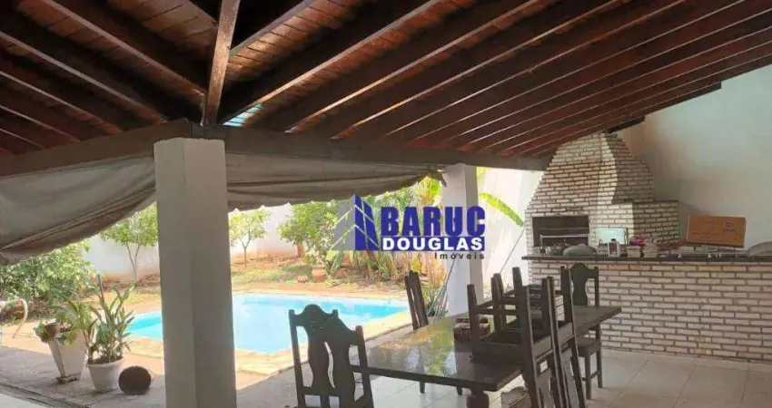 VENDE-SE CASA TÉRREA COM 4 SUÍTES + ESCRITÓRIO COM ACESSO INDEPENDENTE DA CASA,  ESCRITÓRIO COM 3 SALAS, LOCALIZADA NO BAIRRO BOA ESPERANÇA.