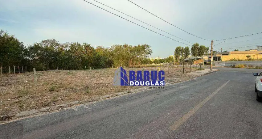 Vende-se amplo terreno na rua santa efigenia no bairro santa marta, terreno plano e limpo com 713m2 localizado a menos de 500 metros da miguel sutil.