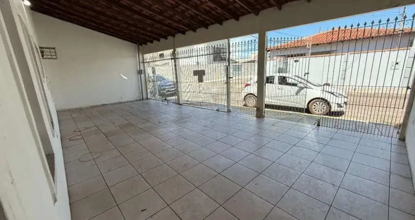Vende-se casa com 04 quartos sendo 01 suíte, com piscina e churrasqueira, no coophamil - documentada e pronta para financiamento