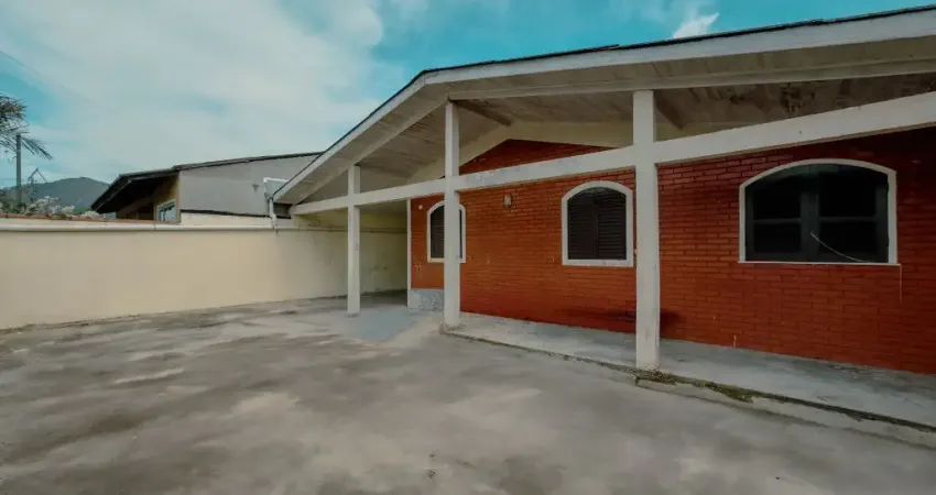 Casa com 3 quartos à venda na Rua Inácio Martins, 371, Centro, Matinhos