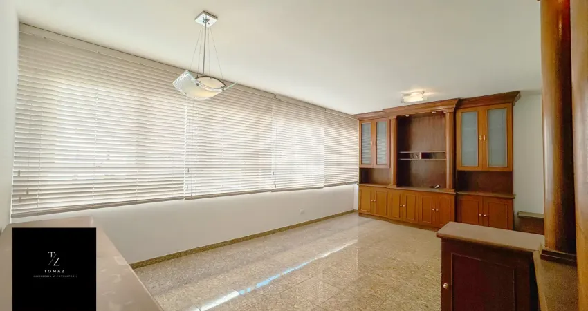 O charme atemporal do bigorrilho espera por você, amplo apartamento clássico com 3 dormitórios.
