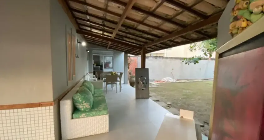 Vendo ou alugo anual - casa  de  2/4, com suíte , mobiliada - no bairro de ipitanga -  em lauro de freiras - bahia