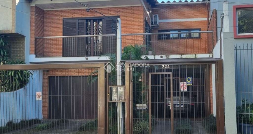 Casa com 5 quartos à venda na Rua Domingos Crescêncio, 224, Santana, Porto Alegre