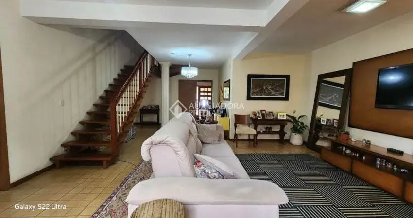 Casa com 3 quartos à venda na Rua Brito Peixoto, 205, Passo da Areia, Porto Alegre