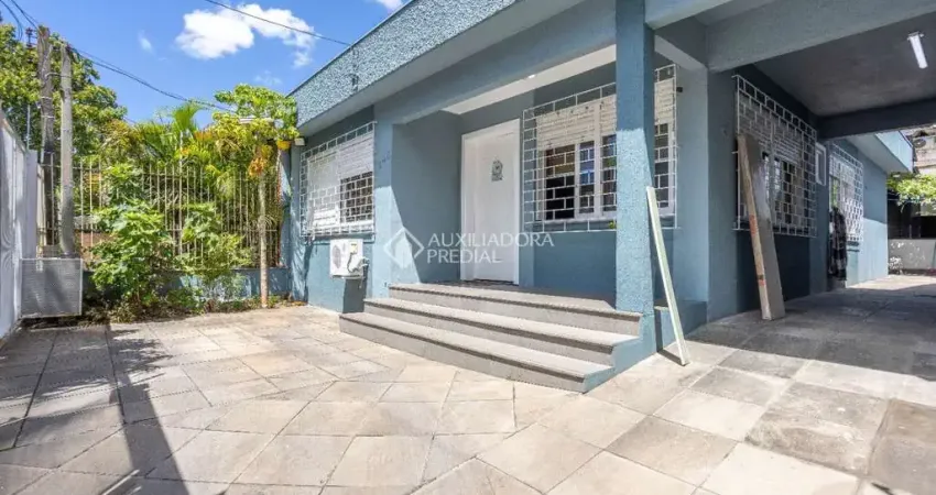 Casa com 3 quartos à venda na Rua Serafim Alencastro, 205, Sarandi, Porto Alegre