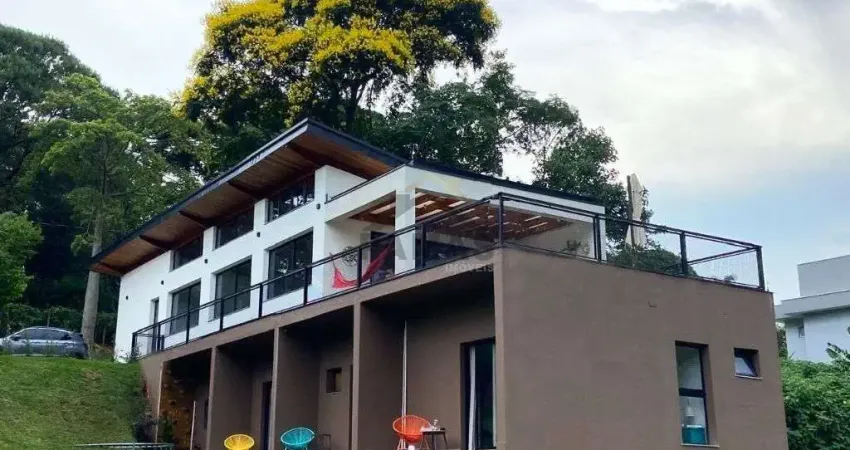 Casa no Condominio Vale da Santa Fe em Vinhedo - 3 suites, 4 garagens