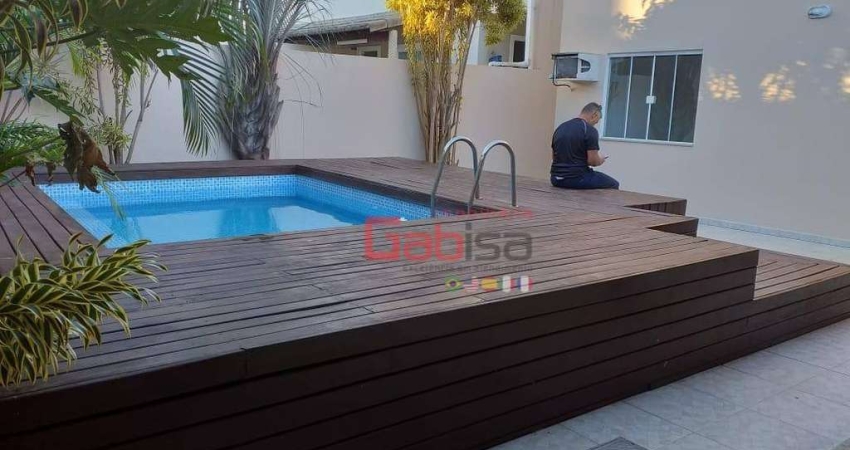 Casa com 3 dormitórios à venda, 180 m² por R$ 700.000,00 - Guriri - Cabo Frio/RJ