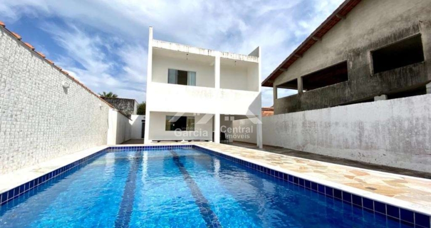Sobrado em Peruíbe com 4 quartos (1 suíte com closet e varanda) e área de lazer com piscina