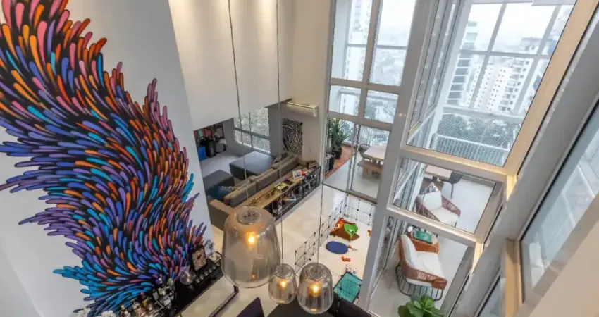 Quando o teto se eleva, a vida se amplia.  Há espaços que não são apenas metros quadrados — são experiências. No Double Deck Klabin, a arquitetura não só desenha paredes, mas cria cenários para moment