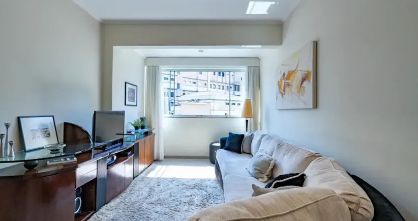 Apartamento na vila mariana, rua jorge tibiriçá, com 87m2 no 2º andar, 3 dormitórios sendo 1 suíte e 1 vaga de garagem. a sala é ampla para dois ambientes, bem iluminada e com pé direito alto, com pos