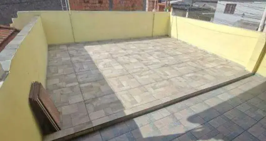 Casa assobradada com ótimo quintal com churrasqueira e ótimo acabamento