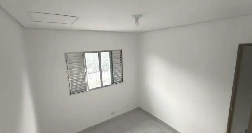 Casa com 2 dormitorios bem localizada com vaga de garagem
