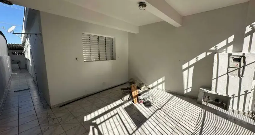 Casa Independente com 1 Quarto, Garagem e aceita pet