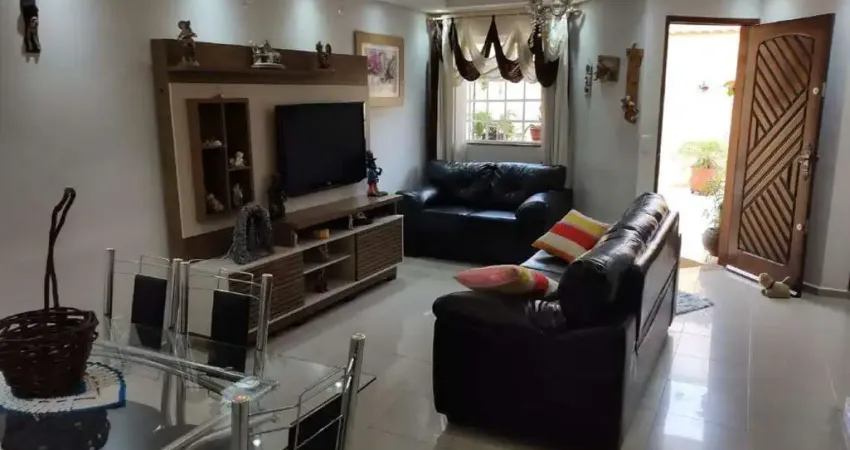 Sobrado moderno com 3 dormitórios (1 suíte), 3 vagas e excelente localização — 152m² construídos!