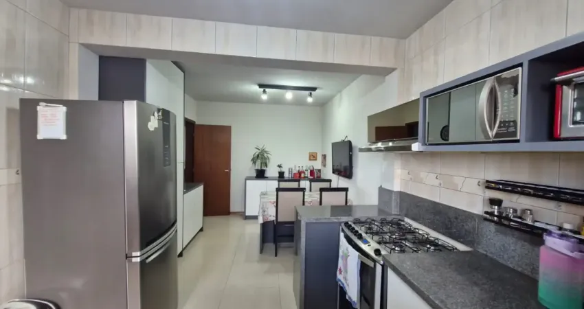 Belíssimo Apartamento com 2 vagas de garagem, no Bairro de Oficinas, estuda troca por casa