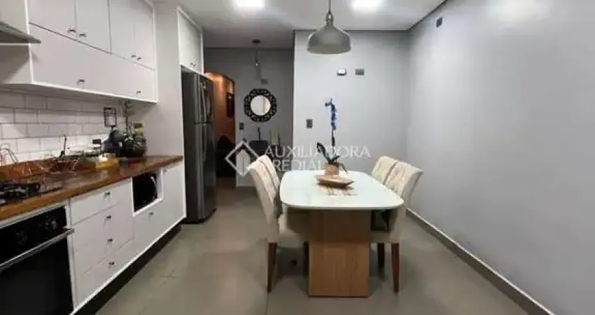 Casa com 3 quartos à venda na Rubens Filgueiras, 15, Jardim Guapituba, Mauá