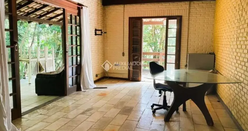 Casa com 3 quartos à venda na Rua Folhas Verdes, 112, Córrego Grande, Florianópolis