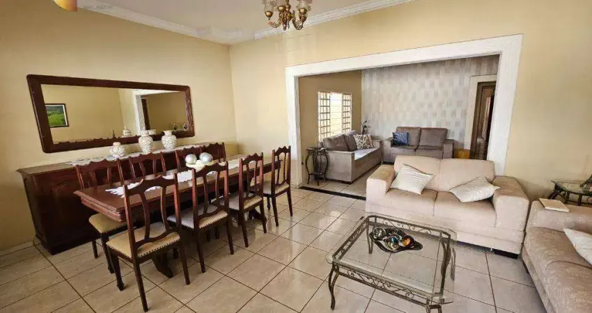 Casa com 3 dormitórios, sendo 1 Suite à venda, 230 m² por R$ 600.000 - Boa Esperança - Cuiabá/MT