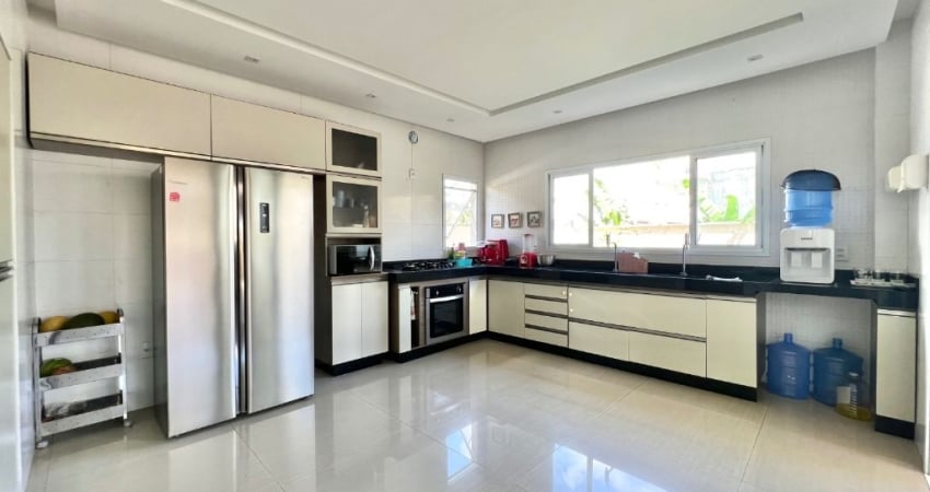 Vendo Excelente Casa Duplex Condomínio Club Green Club II com 4 Suítes - Parnamirim/RN
