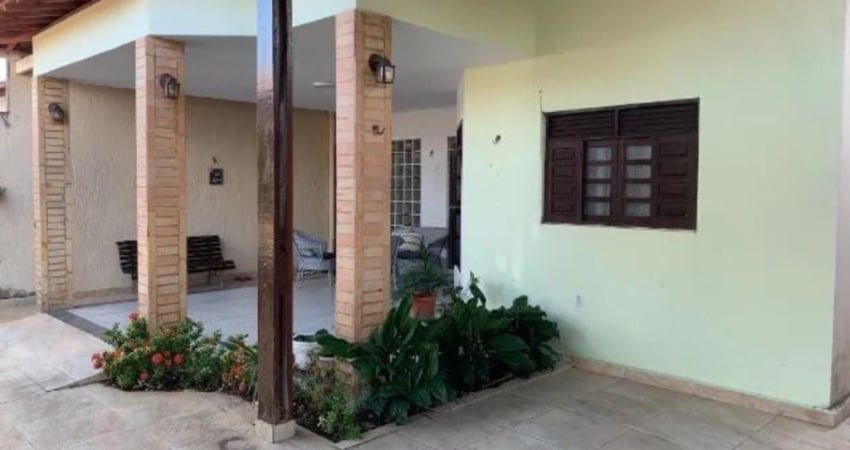 Vendo casa em condomínio fechado com 140 metros quadrados com 4 quartos