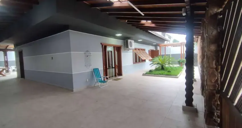 Casa isolada alto padrão á 400 metros da praia - forte - praia grande