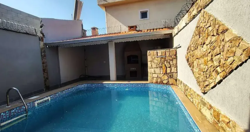Casa com piscina 2 dormitórios - próximo da praia e do novo shopping