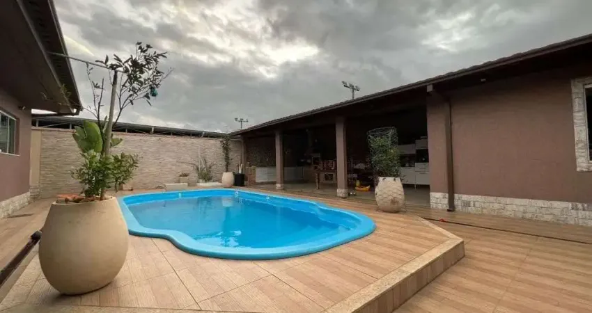 Casa linear, 3 quartos (1 suíte) + 2 lojas , Village, Rio das Ostras