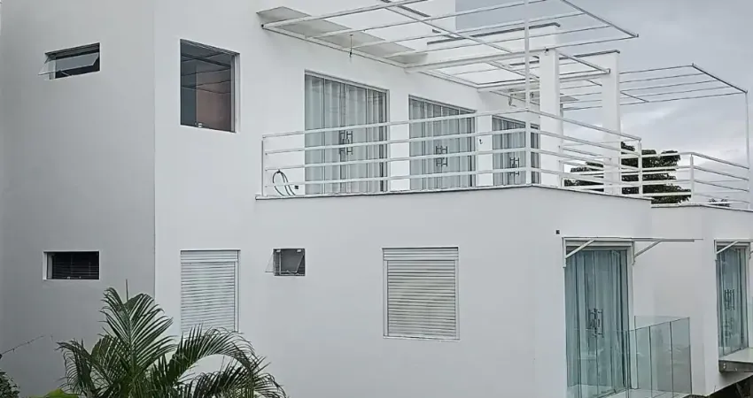 Lindo Sobrado para venda com 410 m² - 3 suítes, em Siriúba - Ilhabela - SP