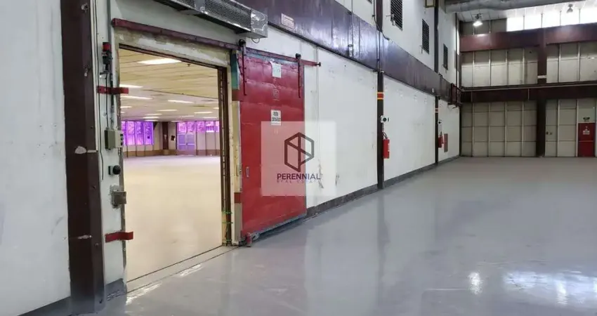 Barracão / Galpão / Depósito com 4 salas para alugar na Estrada dos Bandeirantes, 3091, Jacarepaguá, Rio de Janeiro