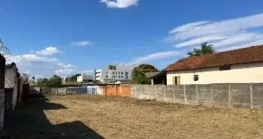 Terreno à venda no Centro, Araguari 