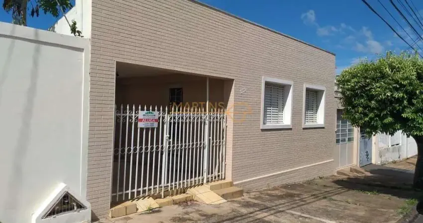 Casa com 3 quartos à venda no Centro, Araguari 