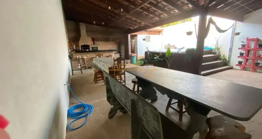 Casa com 3 quartos à venda na 1, 1, Santiago, Araguari