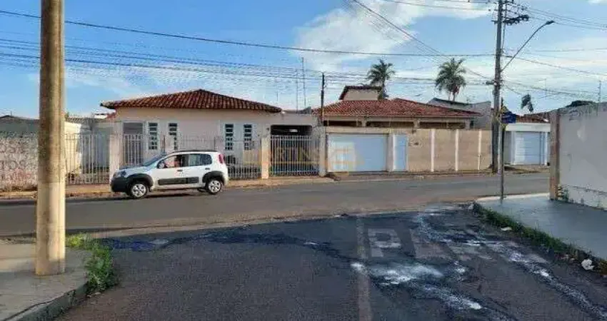Casa com 3 quartos à venda no Centro, Araguari 